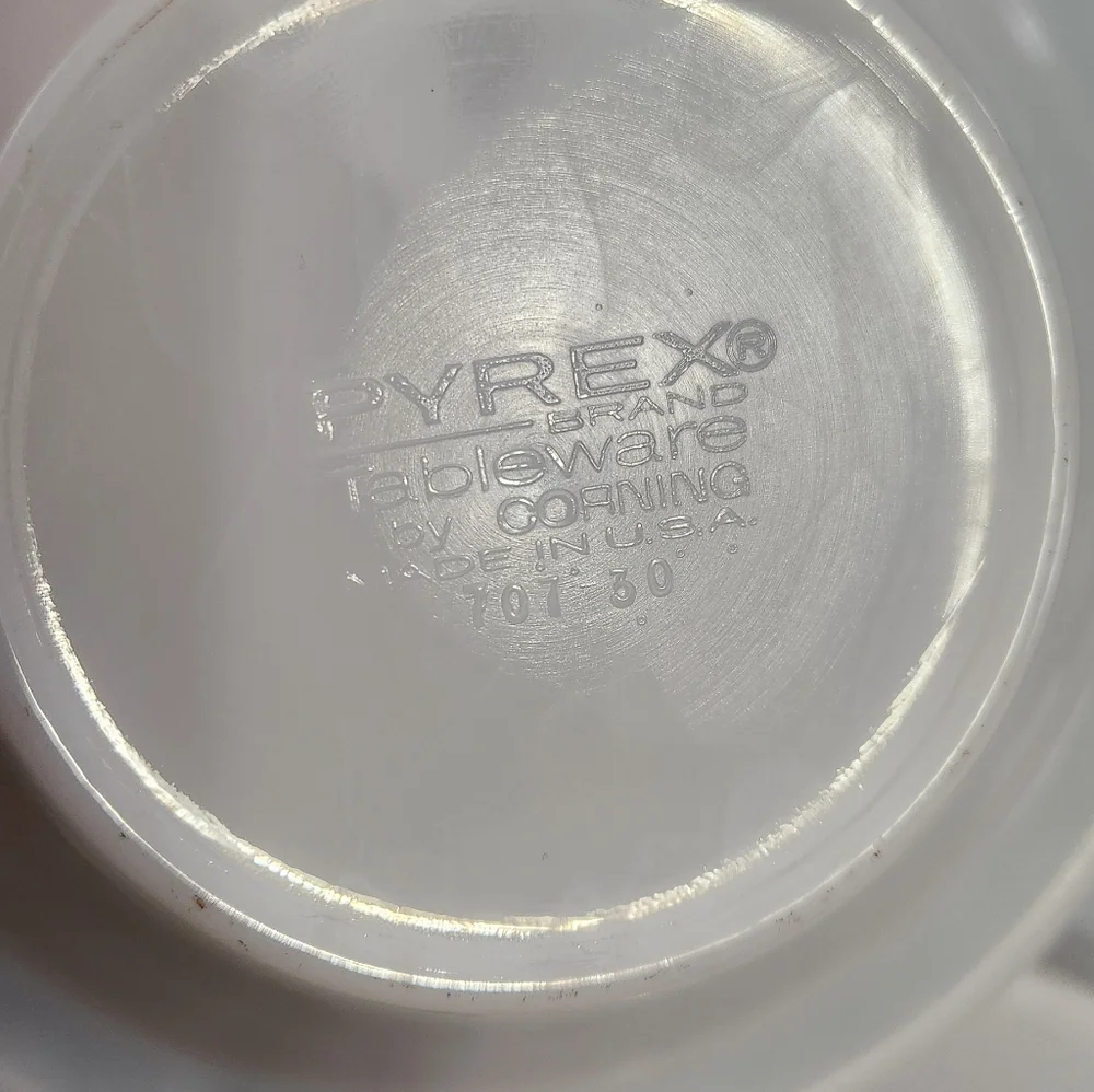 4 Vintage PYREX Laurel Leaf (also known as Blue Grass ) Bowls. EUC